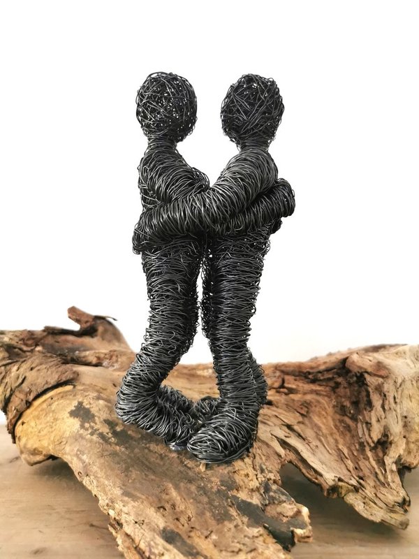 Verliebtes Drahtfigurenpaar auf sehr schönem Holz - Handmade